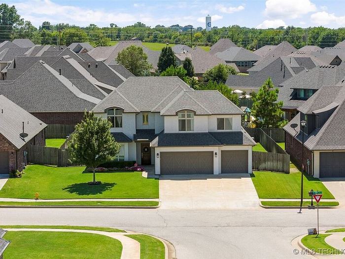 A residential street of newer homes in the Tulsa metro